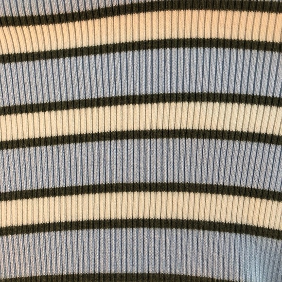 NWOT Adorable striped cropped long sleeve T - Picture 2 of 3